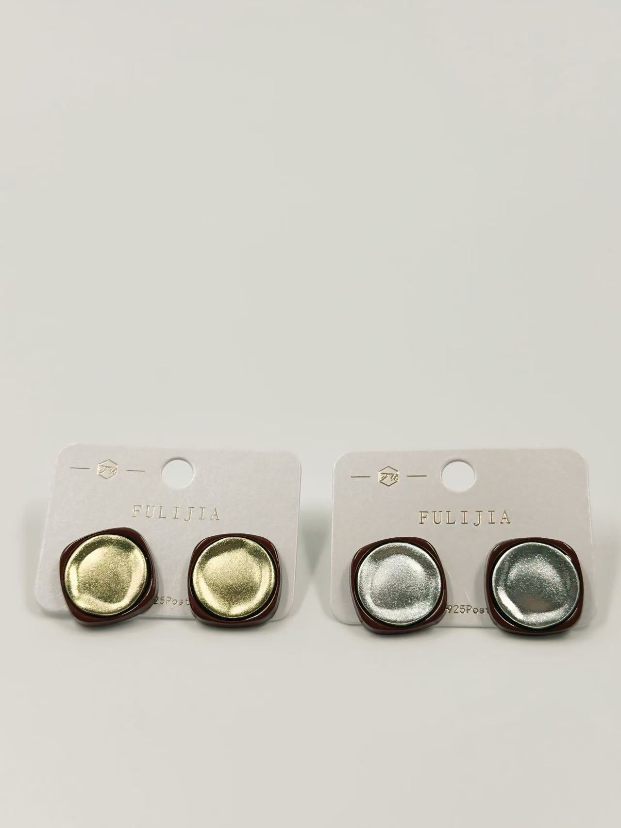 Minimalist Retro Dome Stud Earrings – Matte Gold & Silver