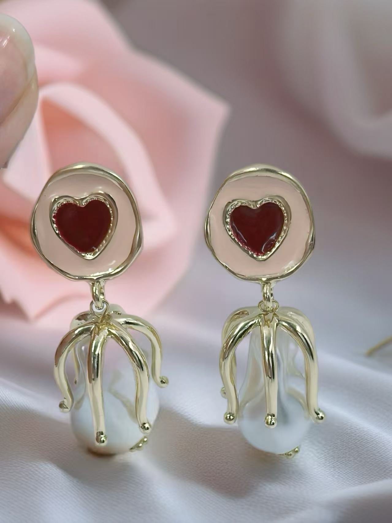 Romantic Heart Drop Earrings – Vintage Gold Style