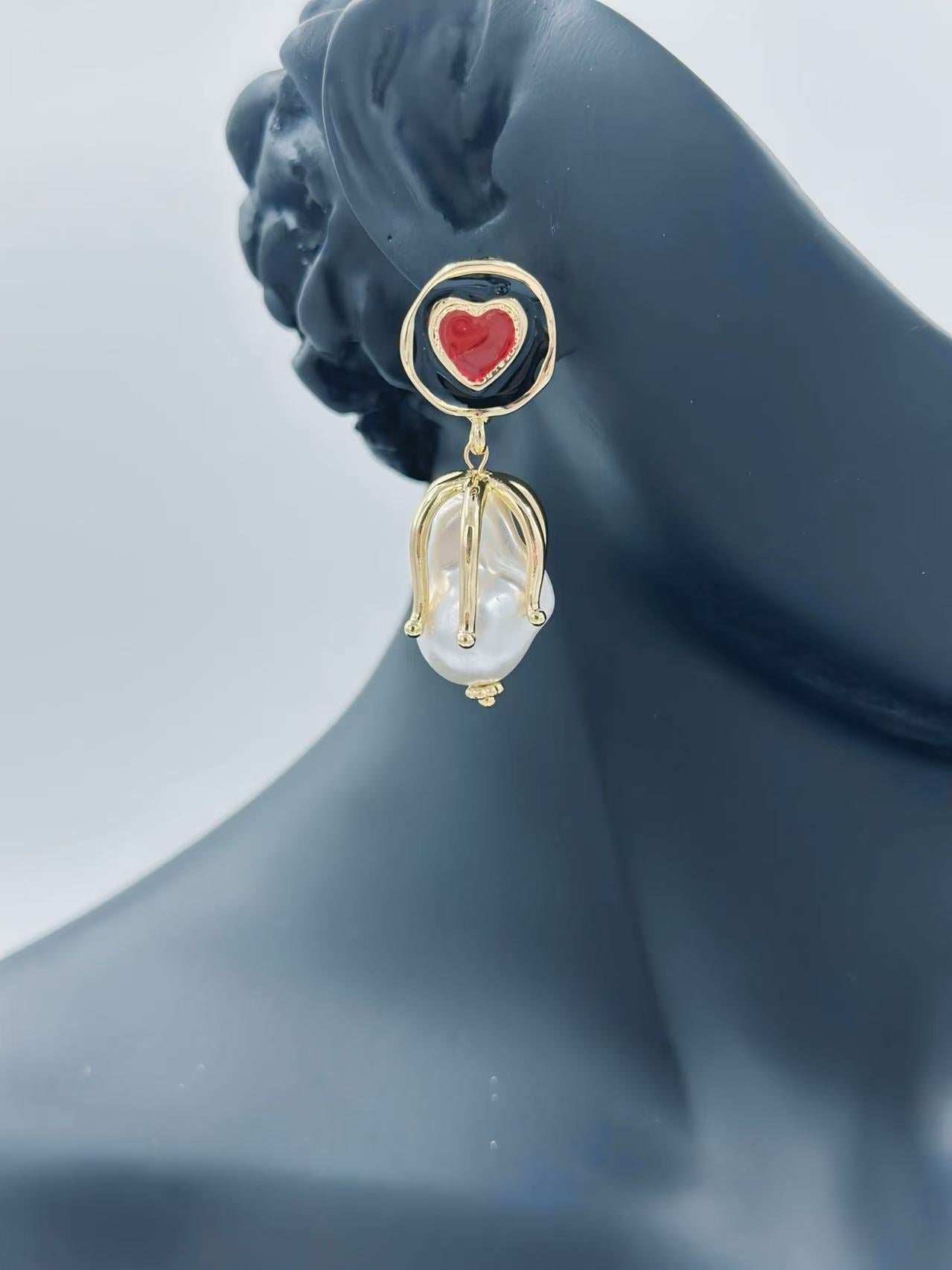 Romantic Heart Drop Earrings – Vintage Gold Style