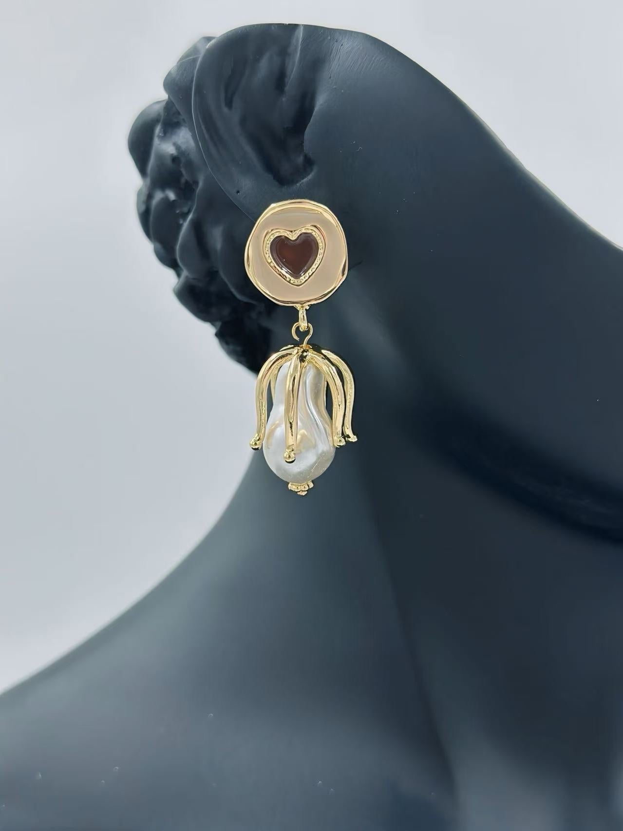 Romantic Heart Drop Earrings – Vintage Gold Style