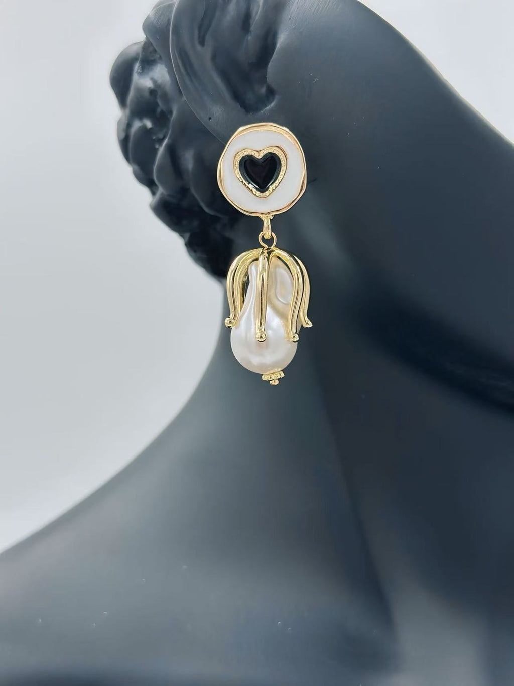 Romantic Heart Drop Earrings – Vintage Gold Style