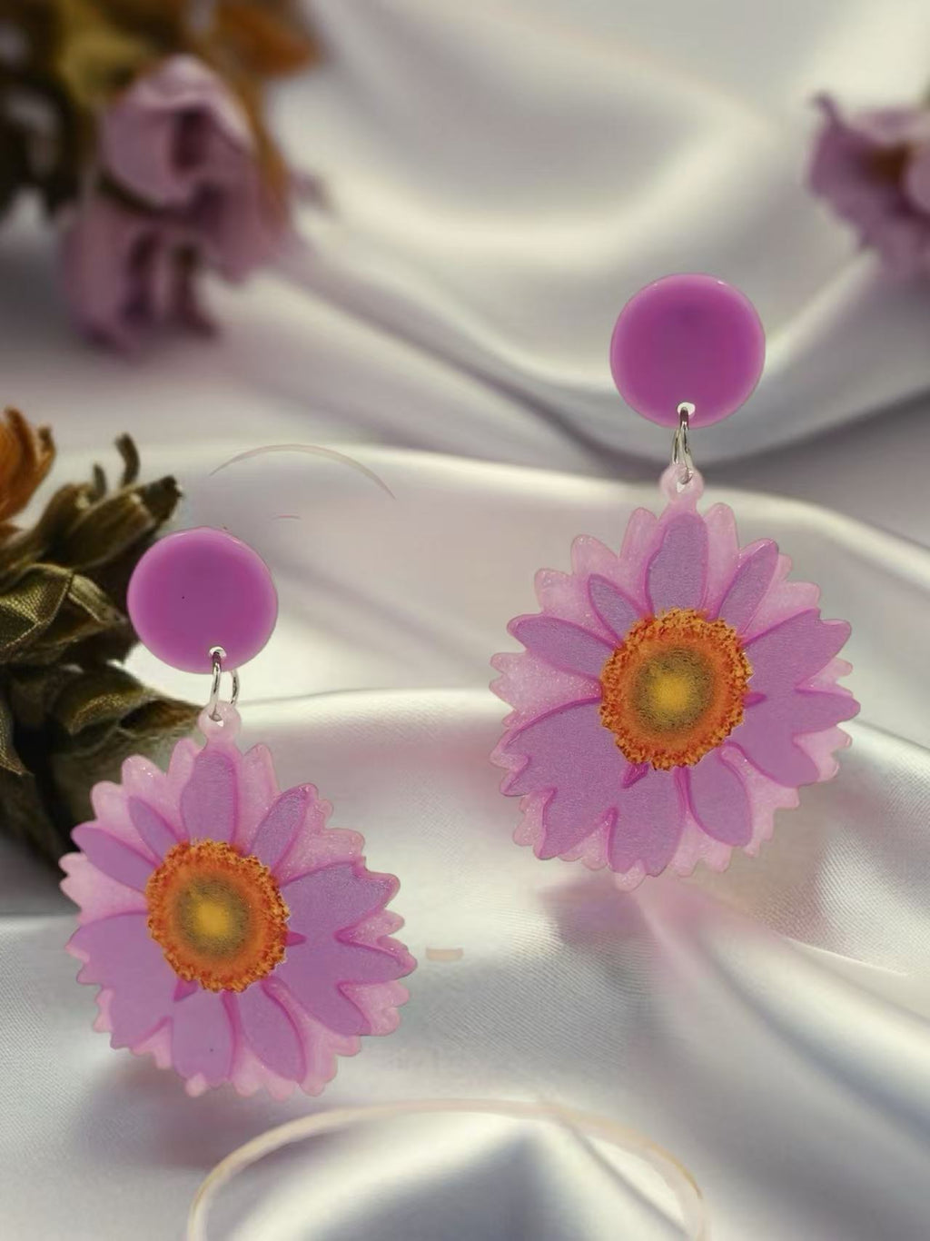 Lavender Bloom Daisy Earrings