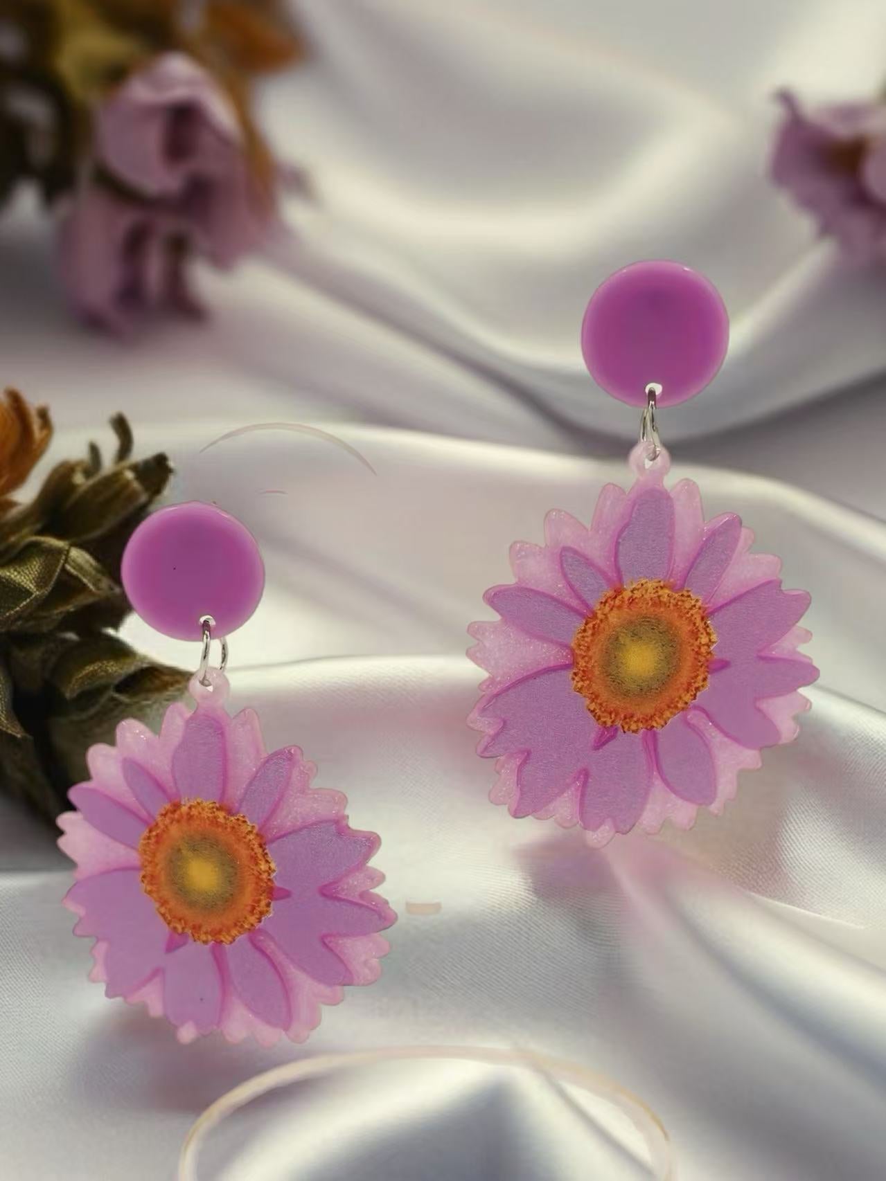 Lavender Bloom Daisy Earrings