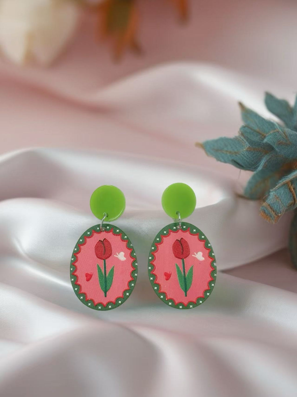 Tulip Love Oval Earrings