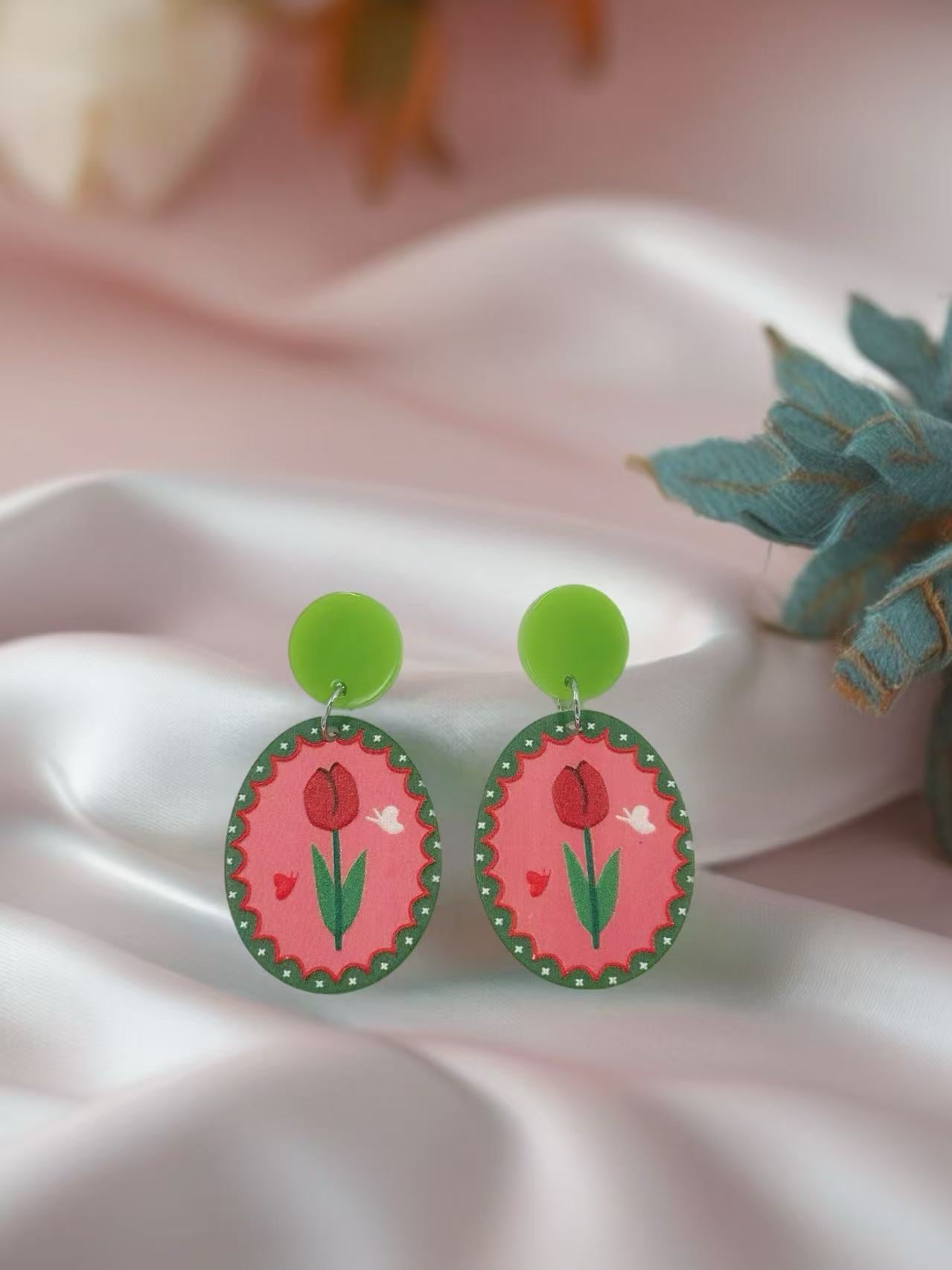 Tulip Love Oval Earrings