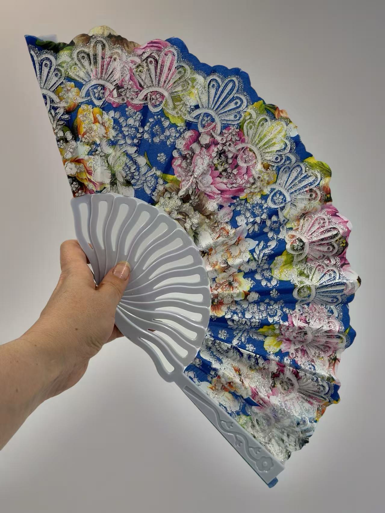 Vintage Floral Lace Hand Fans – Set of 6 with Baroque Embroidery