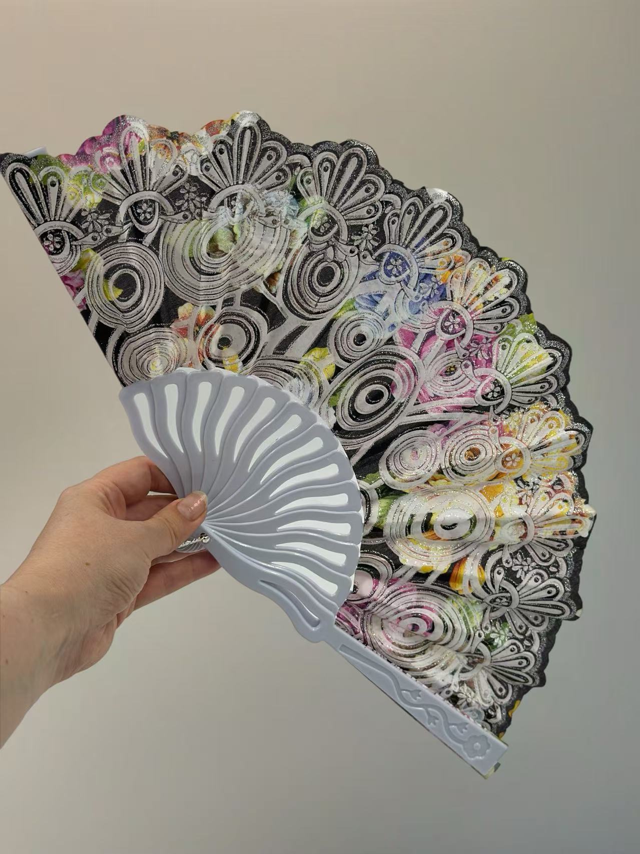 Vintage Floral Lace Hand Fans – Set of 6 with Baroque Embroidery
