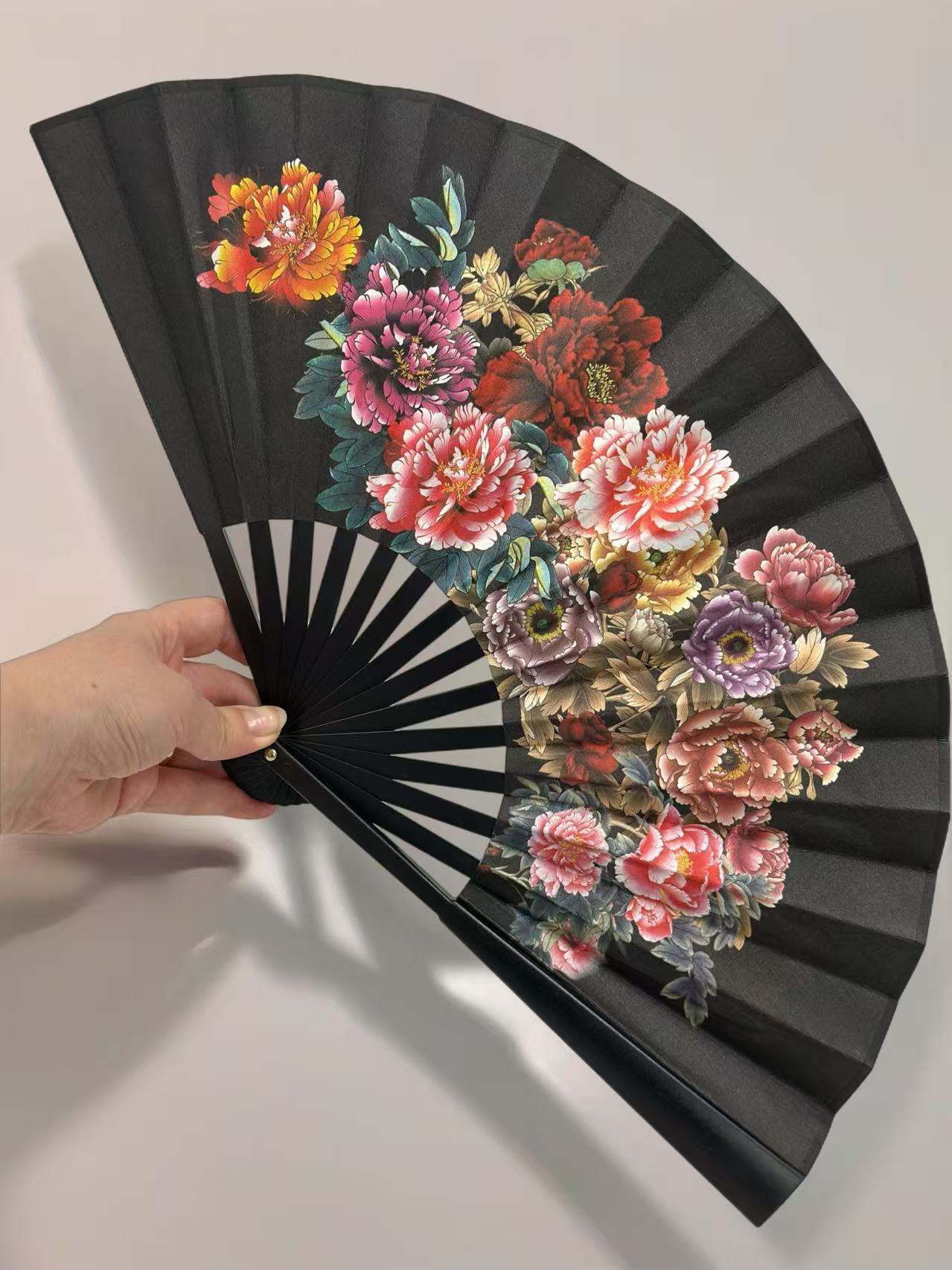 Elegant Floral Hand Fans – Vintage-Style Foldable Fans