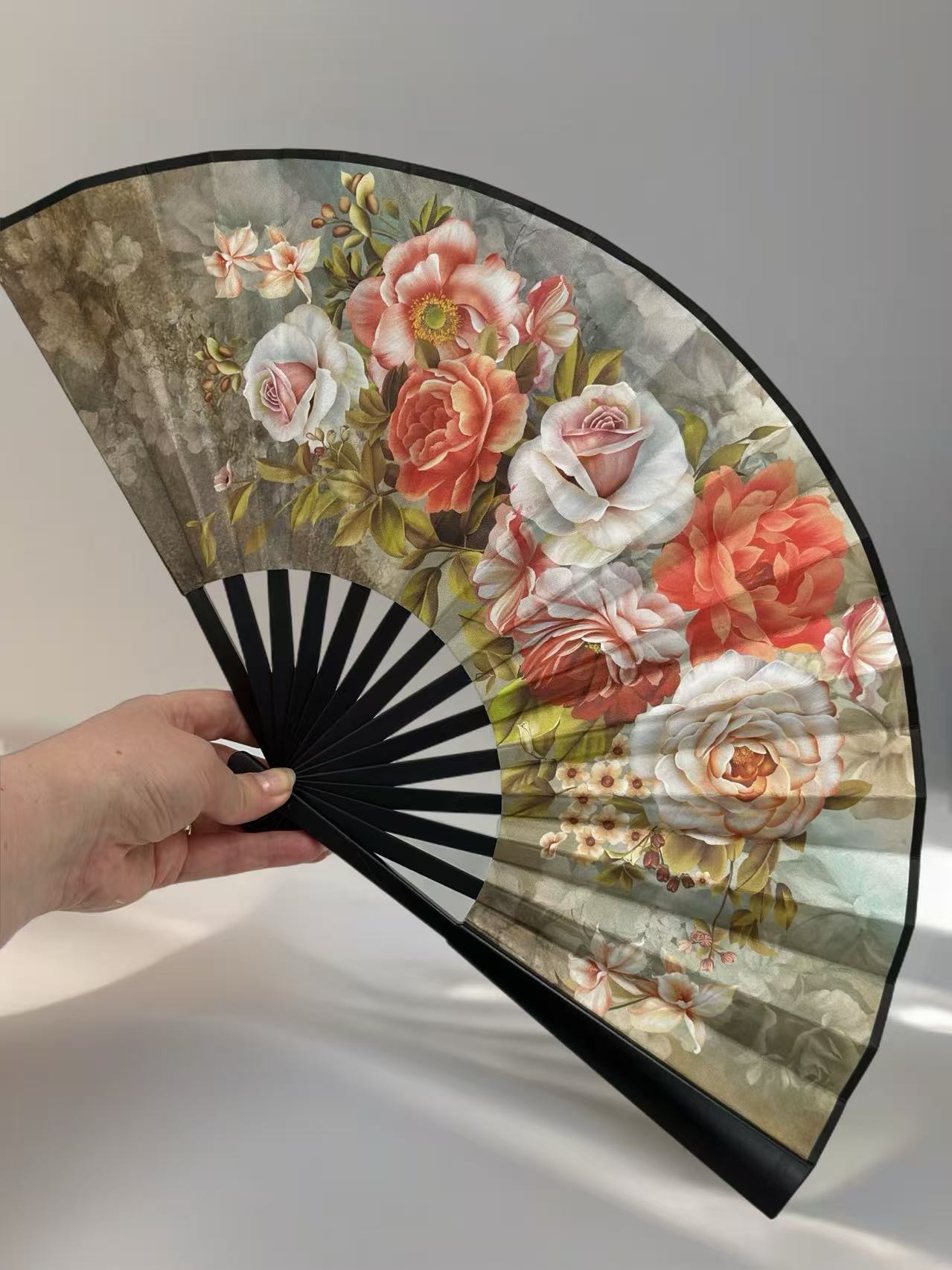Elegant Floral Hand Fans – Vintage-Style Foldable Fans
