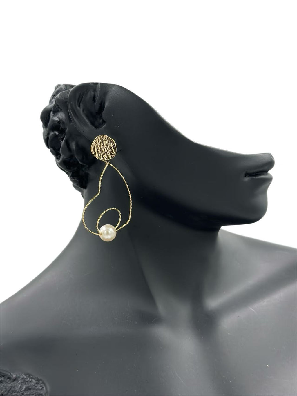 Elegant Heart-Shaped Wire Earrings with Pearl Accents