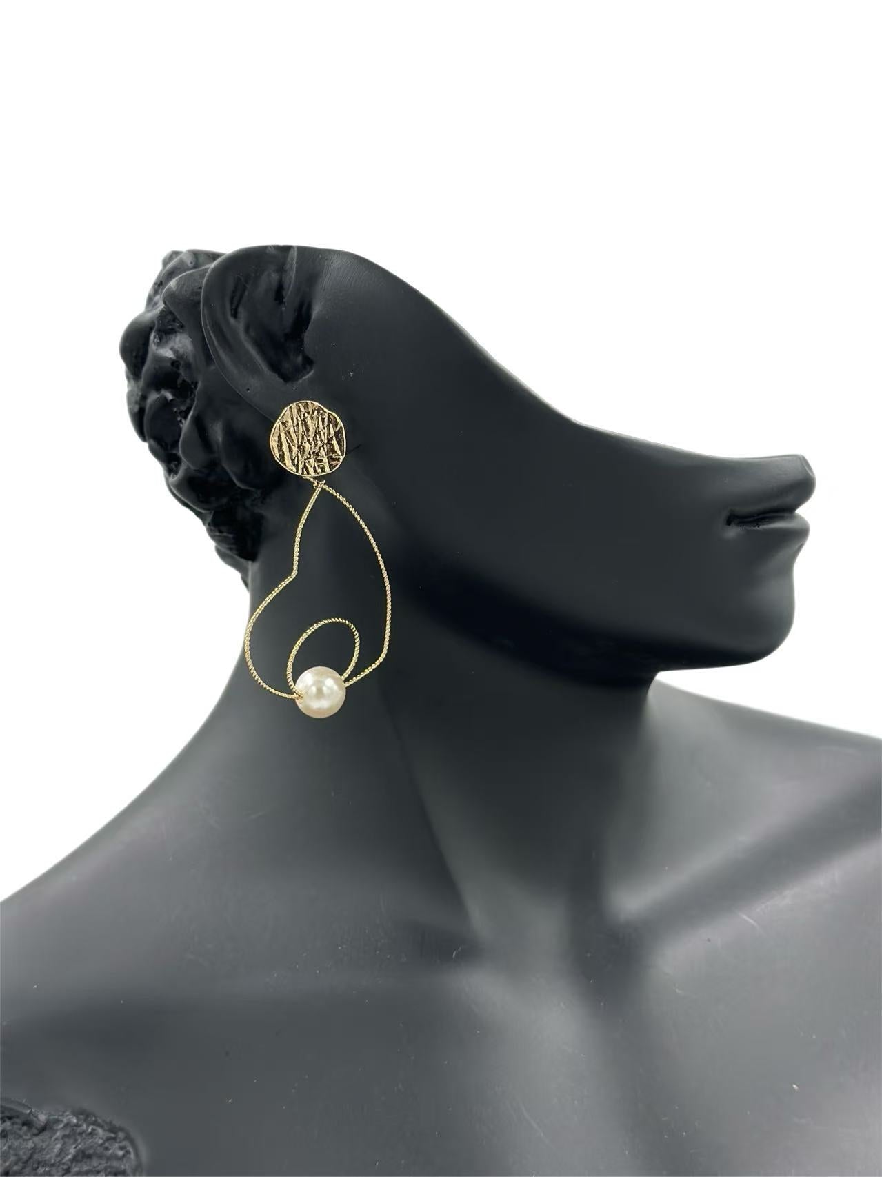 Elegant Heart-Shaped Wire Earrings with Pearl Accents