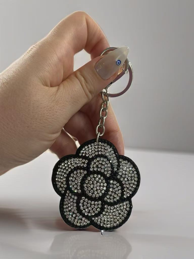 Crystal Flower Keychain – Sparkling Rhinestone Charm