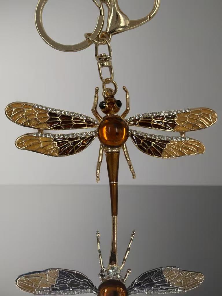 Elegant Dragonfly Keychain – Gold-Tone Insect Charm with Amber Accent