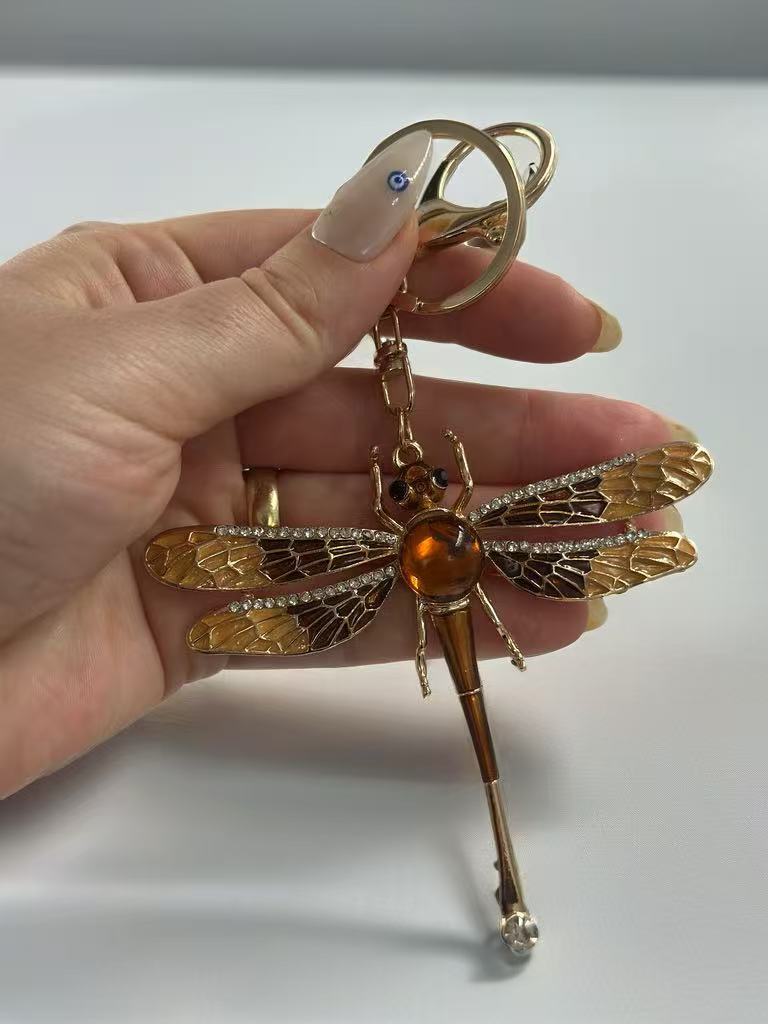 Elegant Dragonfly Keychain – Gold-Tone Insect Charm with Amber Accent