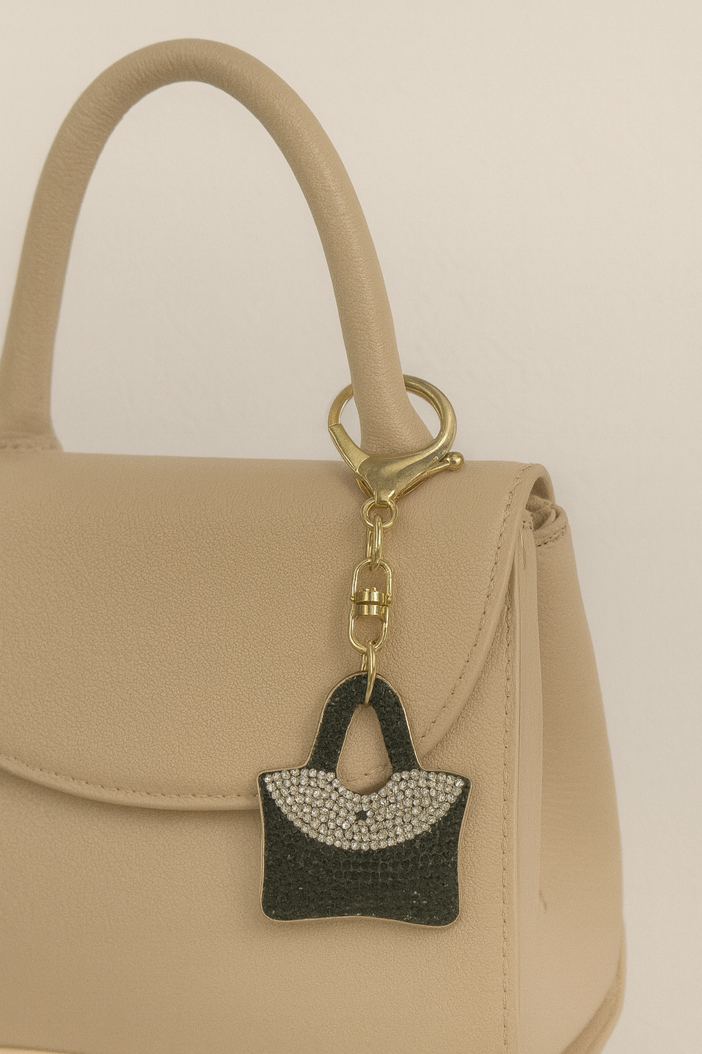 Elegant Black Rhinestone Handbag Keychain – Sparkling Purse Shaped Bag Charm