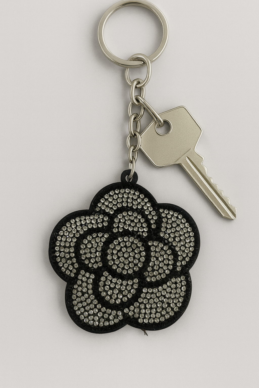 Crystal Flower Keychain – Sparkling Rhinestone Charm