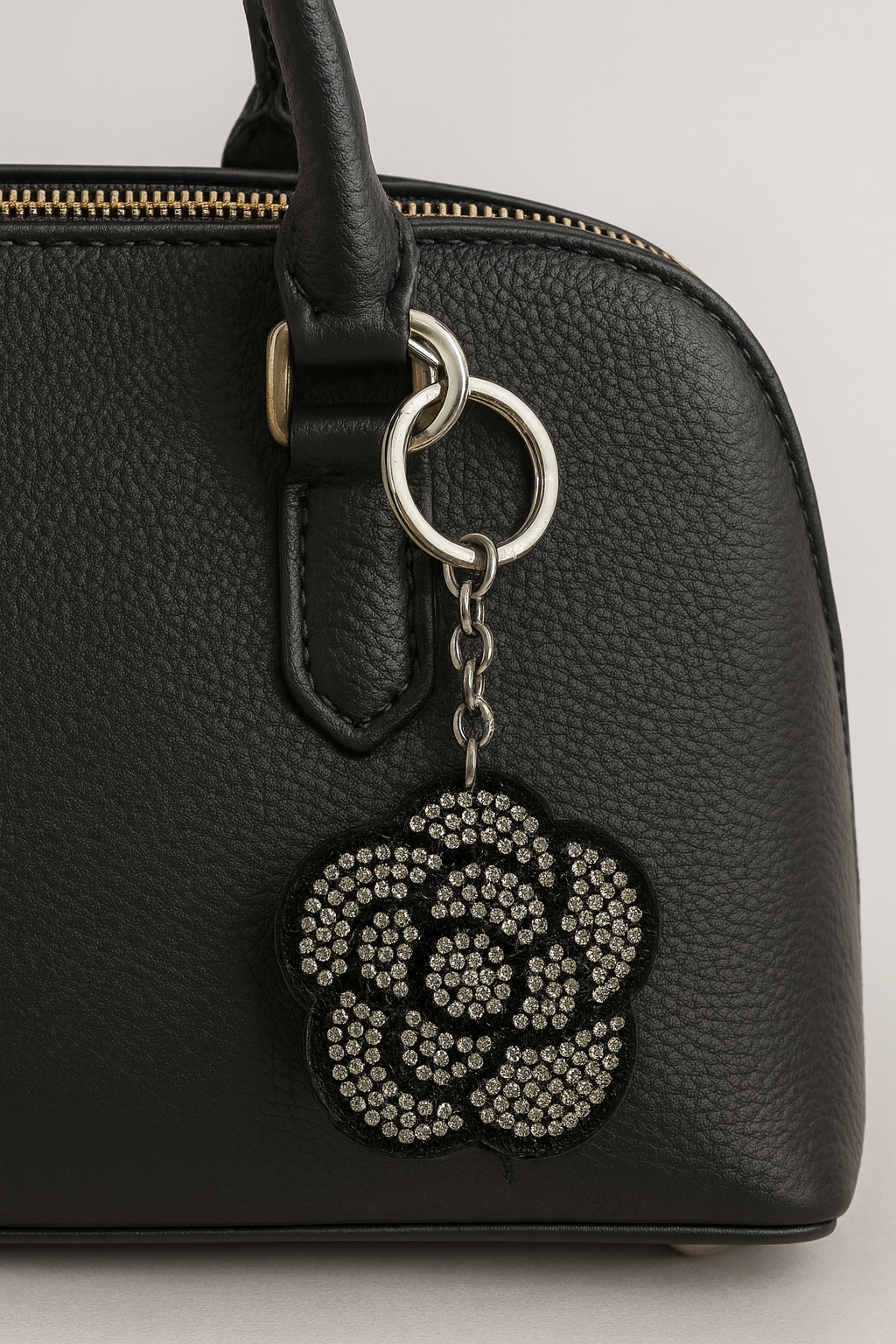 Crystal Flower Keychain – Sparkling Rhinestone Charm