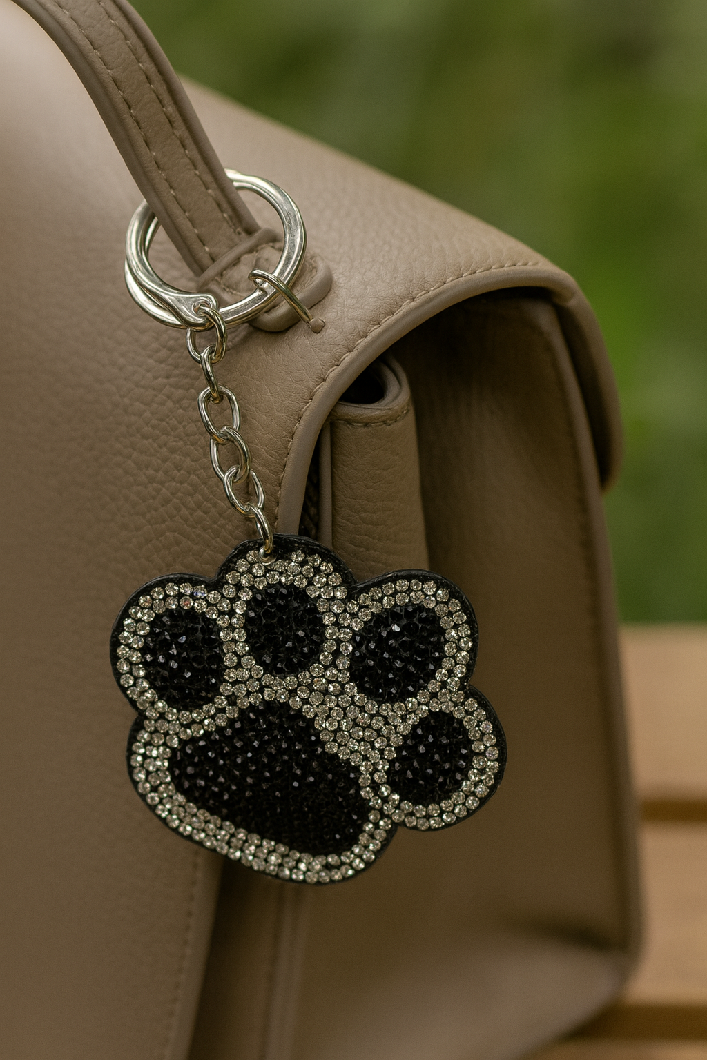 🐾 Crystal Paw Keychain – Sparkling Rhinestone Pet Lover Bag Charm & Key Ring