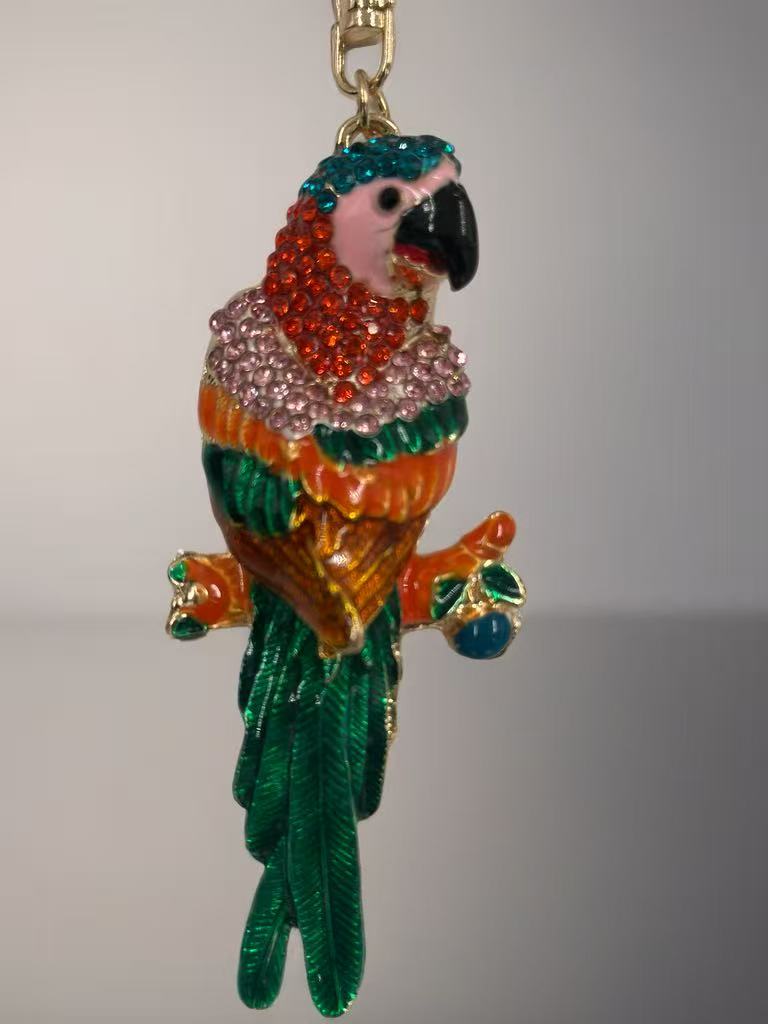 Colorful Crystal Parrot Keychain – Sparkling Exotic Bird Bag Charm